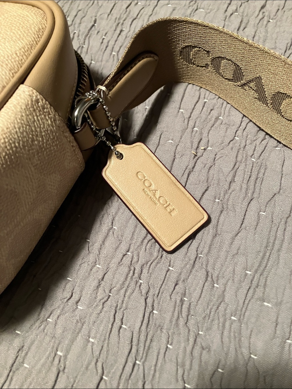 Coach Tan & Beige Signature Canvas Camera Bag. No Call-Outs. Gorgeous! NWT - Picture 2 of 16